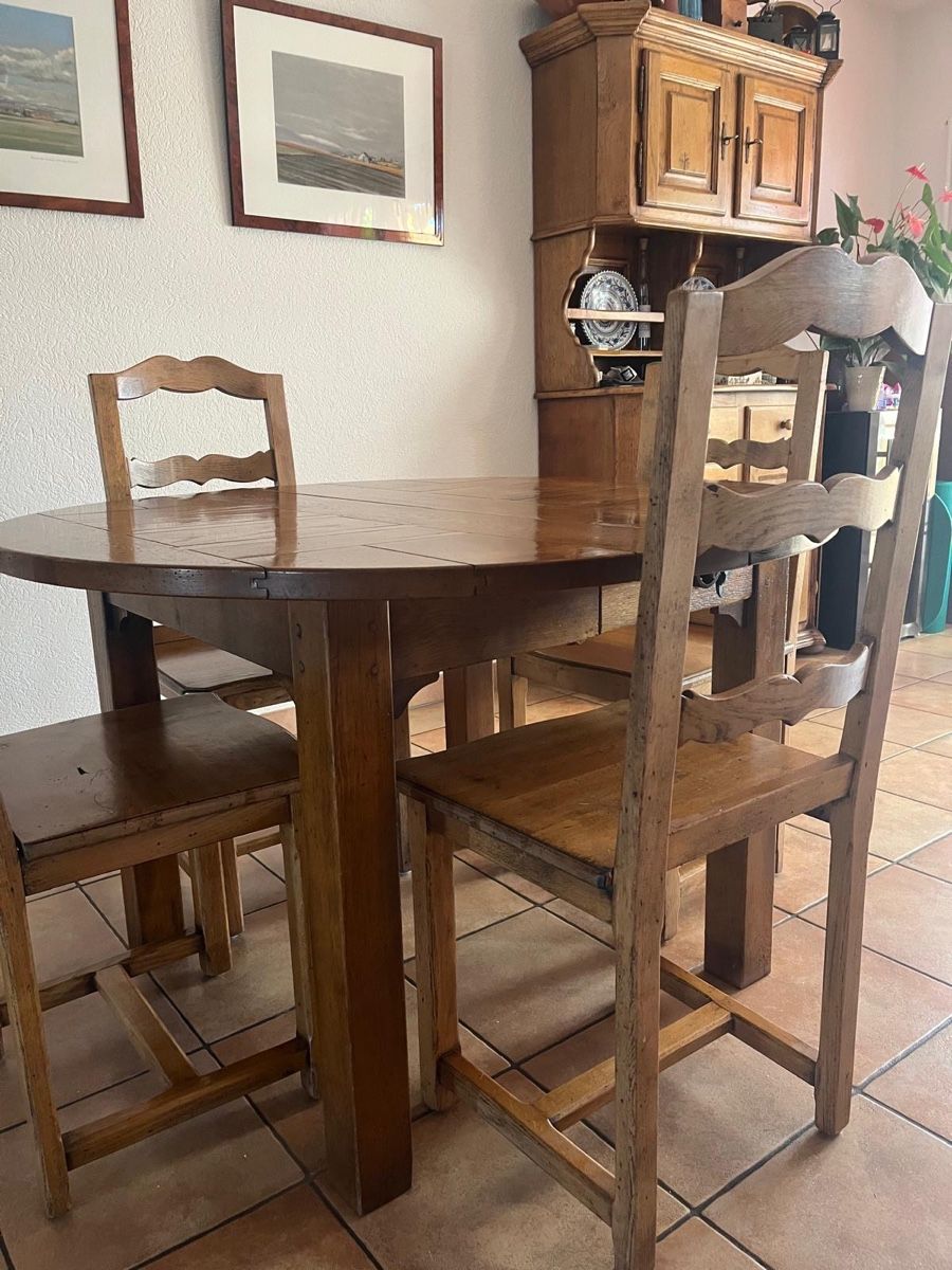 Set di tavolo e panche: Table ronde extensible bois 4 chaises bon état – Usato da Plan-les-Ouates venduto da dur_2b6n 2