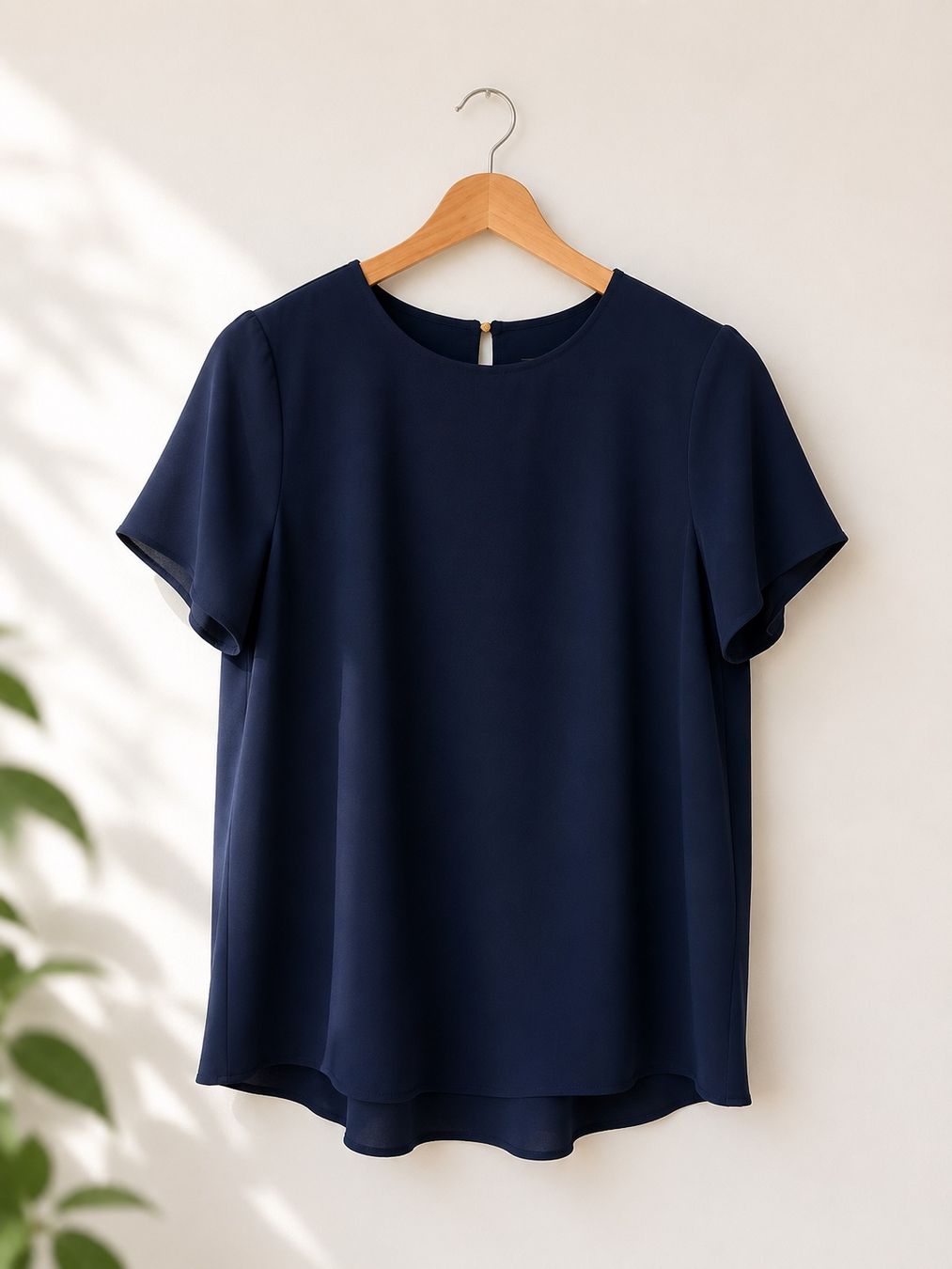Michael Kors Top: Michael Kors Top - Navy, Size S, Sleek & Stylish! – Usato da Unterägeri venduto da aig_7jjx