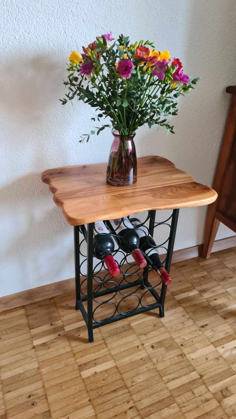 Regale: Weinregal mit Ablage aus Massivholz – Gebraucht aus Horw von Delro 1