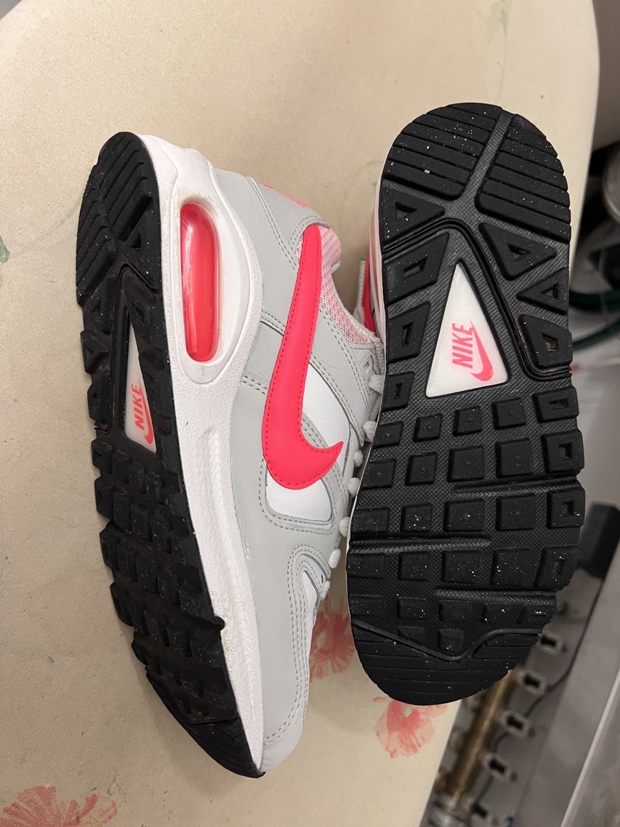 Nike Chaussures filles: Nike 36.5 – D'occasion à Bergdietikon par Marineh2004 3
