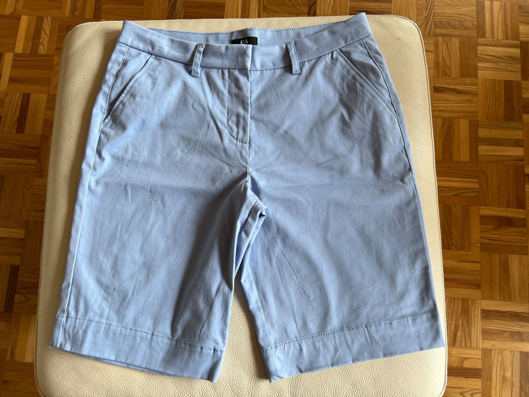 C&A Pantaloni: 2  Bermuda Shorts - Damen Gr. 40 – Usato da Chur venduto da van_hnc6
