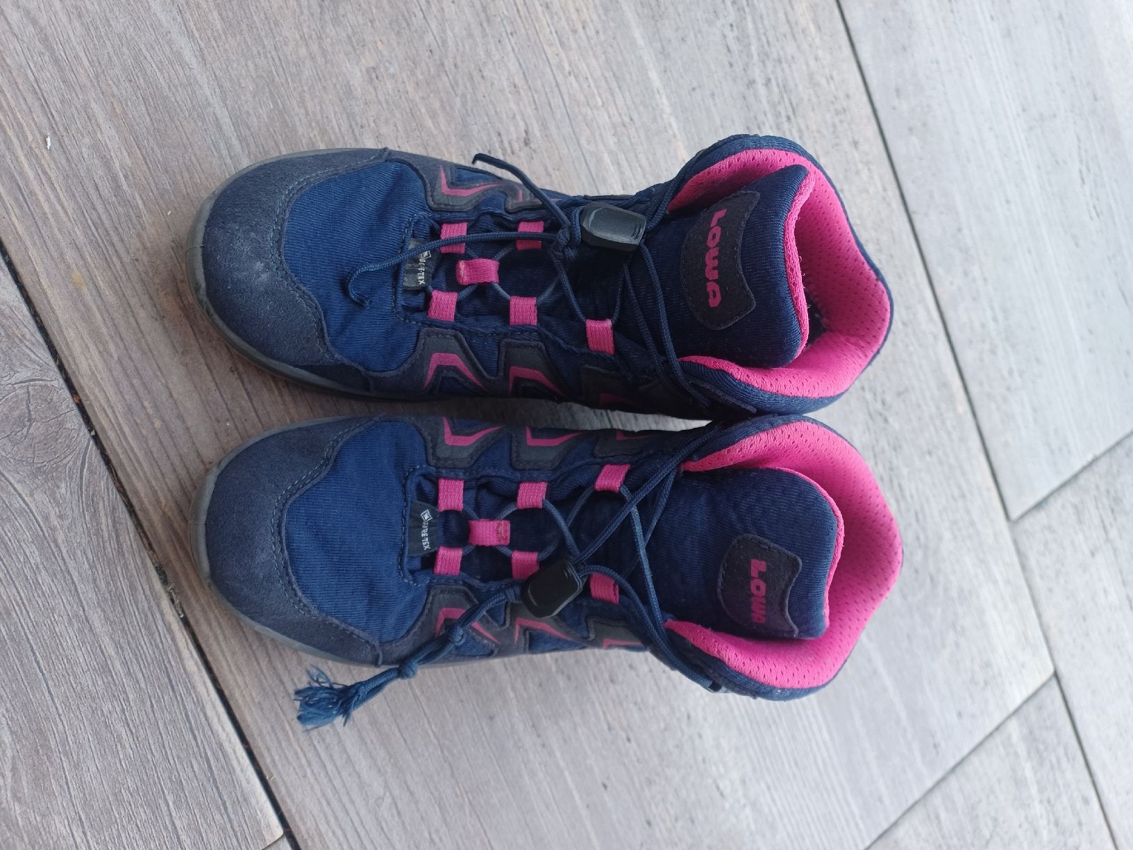 Lowa Chaussures filles: Lowa Wanderschuhe Grösse 36 – D'occasion à Adetswil par Fischerlein