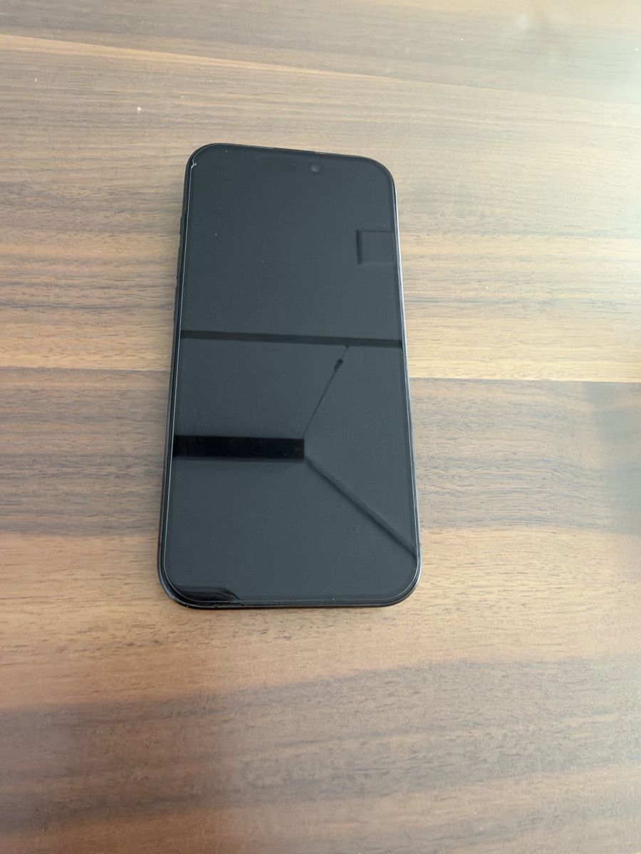 Apple Telefoni cellulari / Smartphones: iPhone 15 pro 256GB Schwarz – Usato da Richterswil venduto da sev_86qw