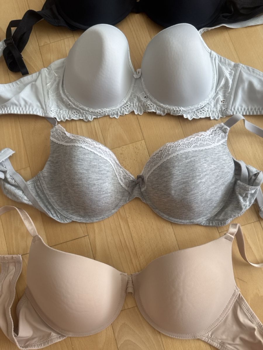 Sonstige Unterwäsche: Damen BHs 5er Set 85C, teils neu – Gebraucht aus Abtwil SG von ale2002 2