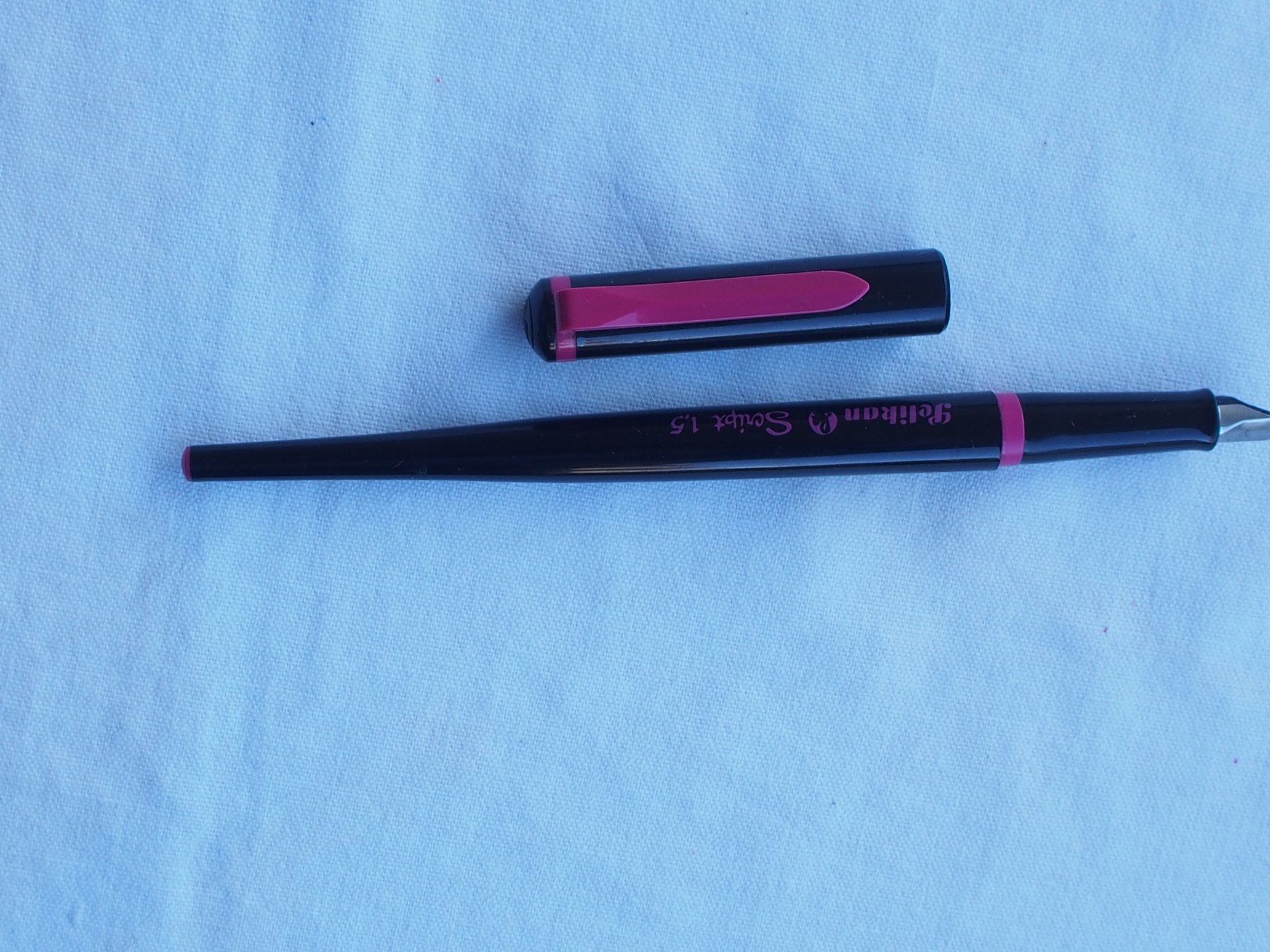 Penna & Evidenziatori: Pelikan Stylo calligraphique, plume large – Usato da Meyrin venduto da SRemka 4