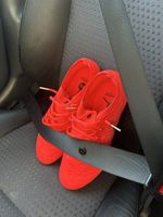 Fussballschuhe rot Grösse 42 neuwertig