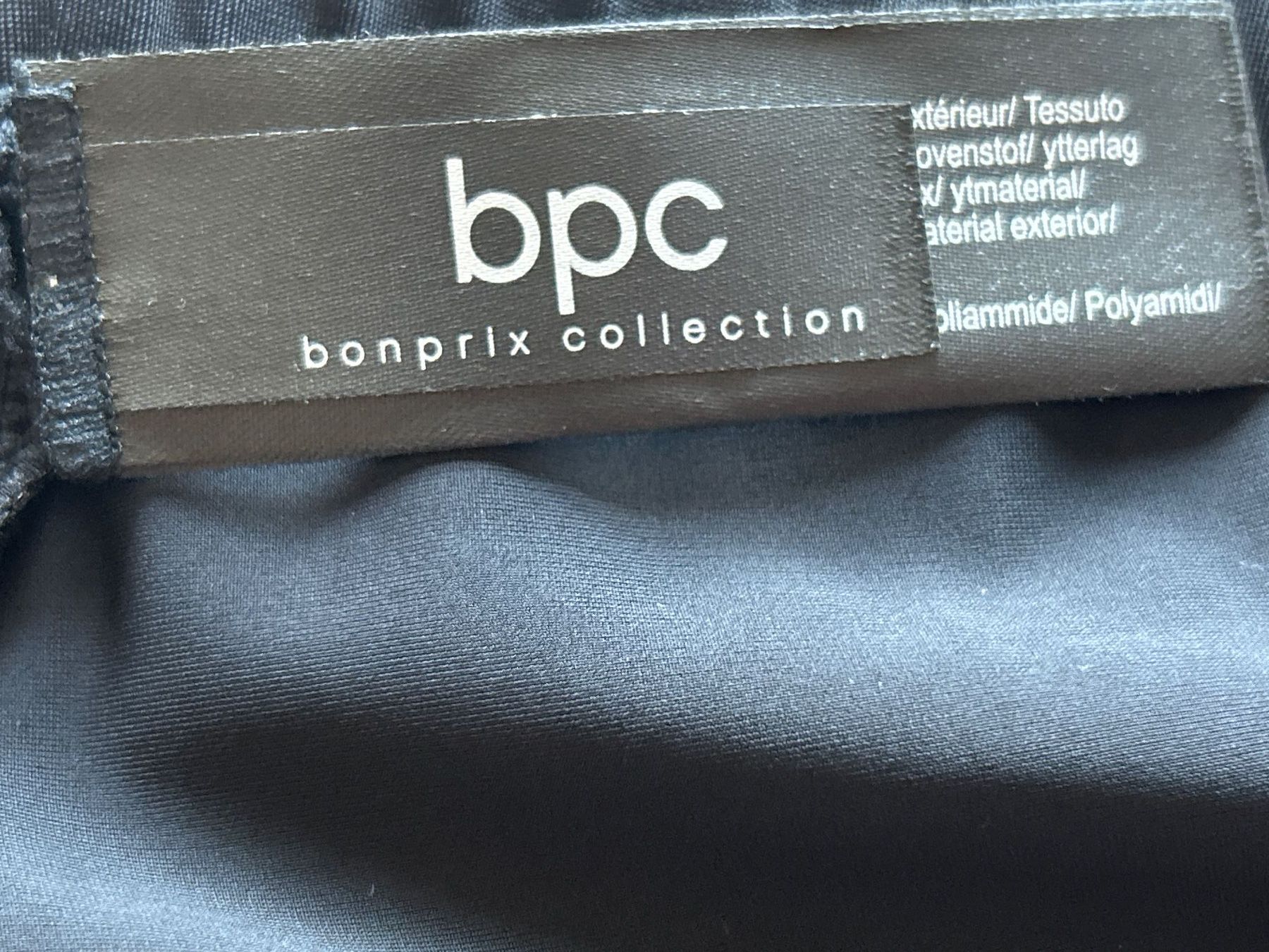 Pantaloni: Bade - Radlerhose mit Elastikbund schwarz von bpc Gr. 40 – Usato da Brunnen venduto da Nala2929 4