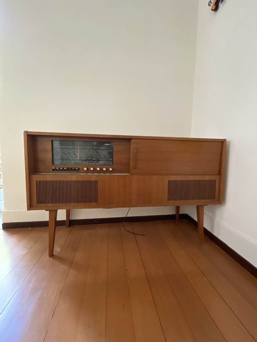 Commodes: Sideboard tourne-disque – D'occasion à Tavannes par Zoe_lcht 1