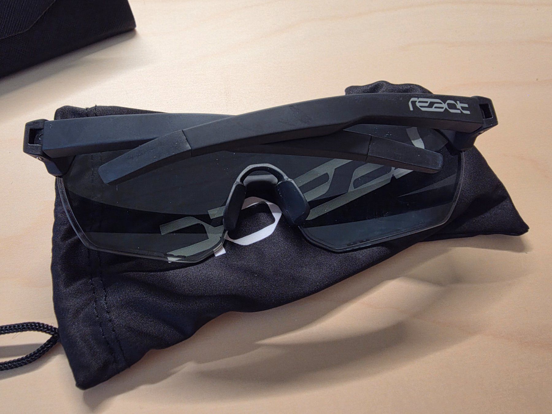 Lunettes & Verres: React Sonnenbrille Schwarz – D'occasion à Bäretswil par xxflockixx 1