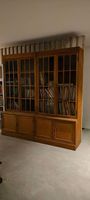 2 grandes bibliothèques-vitrines anciennes en bois