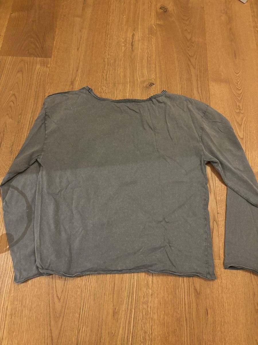 Pull&Bear T-shirt: PULL&BEAR grey long sleeve – Nuovo (secondo la descrizione) da Lavigny venduto da bea_26wd 1