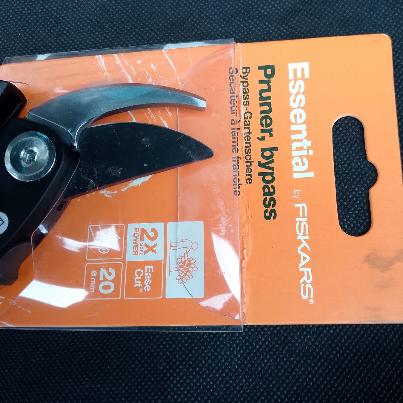 Fiskars Tutti gli attrezzi: Fiskars Essential Bypass Gartenschere - Neu – Nuovo e nell'imballaggio originale da Luzern venduto da toenu23 2