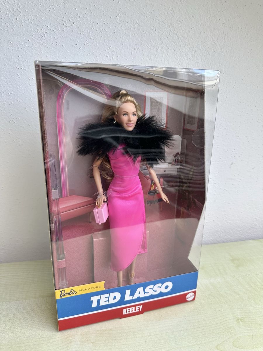 Puppen: Barbie Signature Ted Lasso Pupoe – Neu und originalverpackt aus Zürich von Kat_5557
