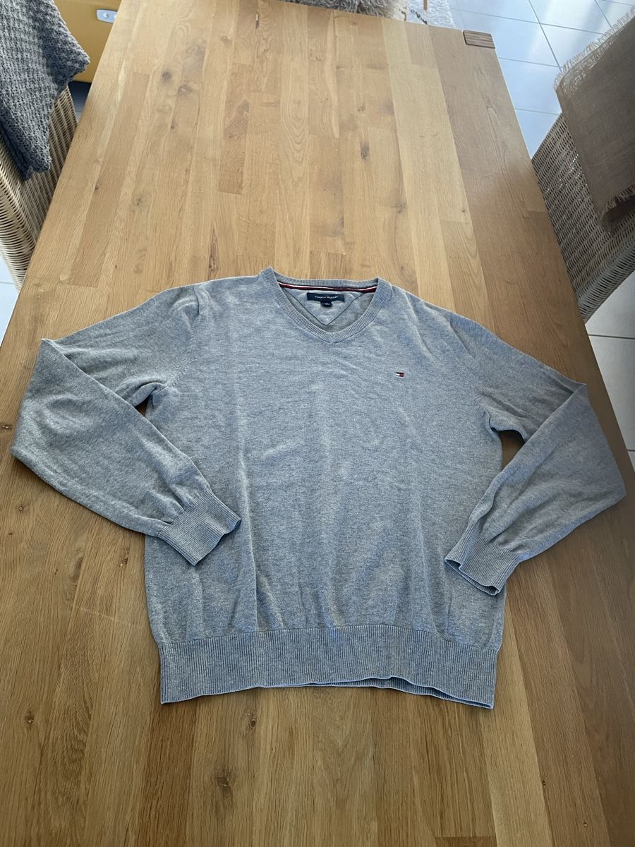 Tommy Hilfiger Maglioni & Felpe: Pullover Tommy Hilfiger V-Ausschnitt grau Grösse S – Usato da Dübendorf venduto da jlu_r7hz 5