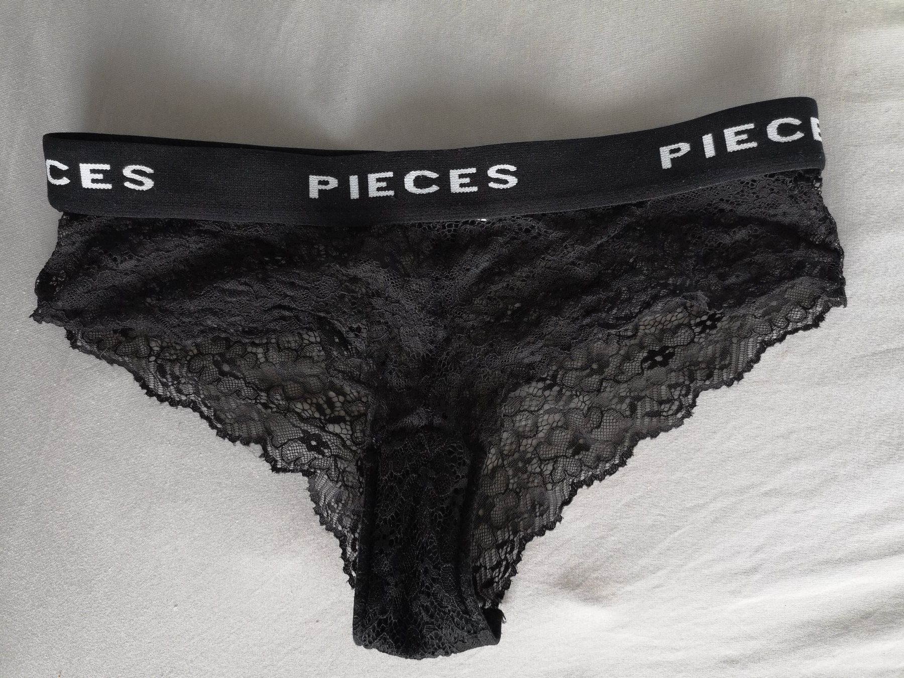 Pieces Altra biancheria intima: Schwarze Spitzen-Hipster von PIECES, Gr. S – Usato da Otelfingen venduto da len_x8cg 1