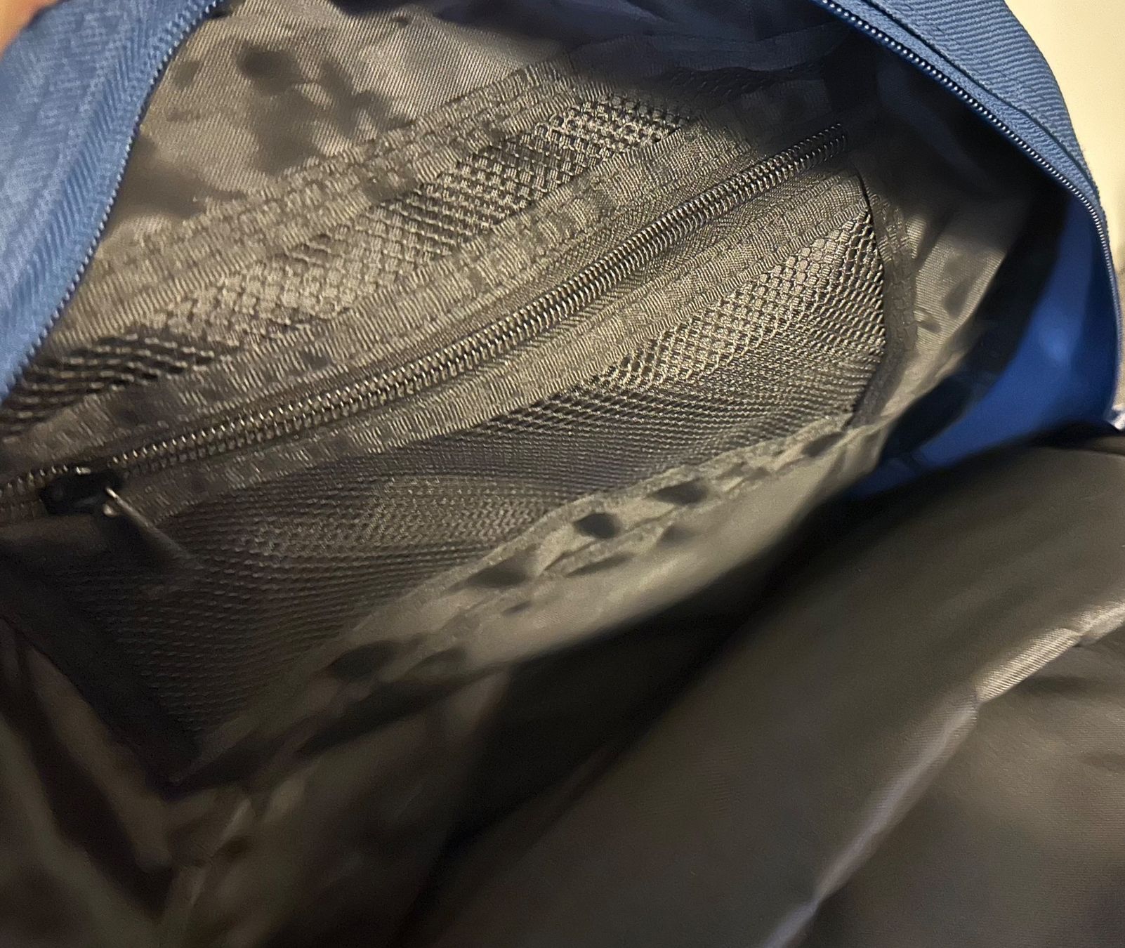 Canottiere & Pantaloni: Rucksack HCD Davos EisHockey Club Davos – Usato da Zürich venduto da brazerola 6