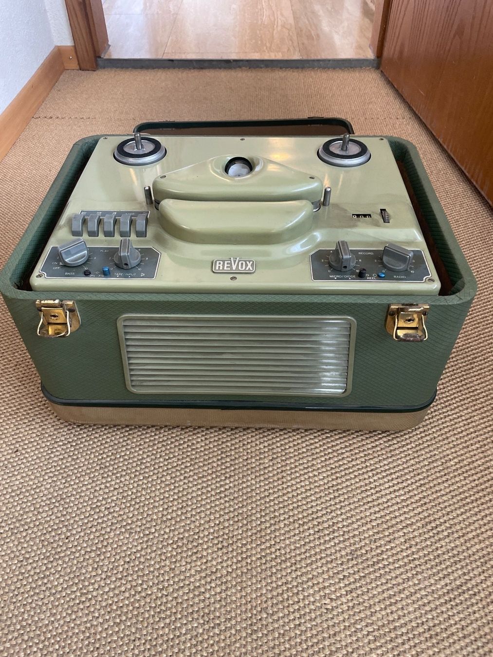 Revox Apparecchi a nastro: Antiker Tonbandträger REVOX B36 – Usato da Winterthur venduto da cheerio97