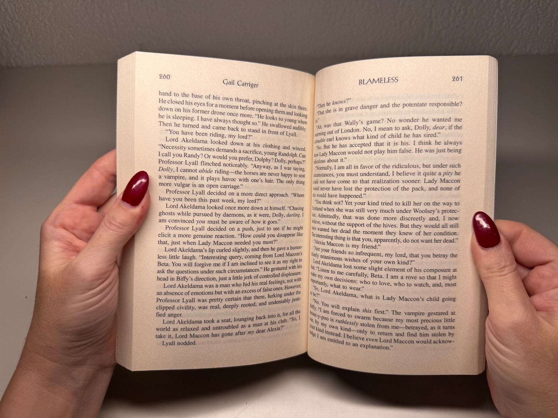 Libri: NOVEL: Gail Carriger, Blameless – Usato da Grosswangen venduto da English_books 7