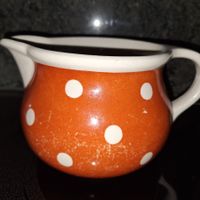 VINTAGE KRUG MIT TUPFEN ROT WEISS