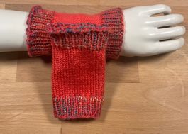 Pulswärmer mit buntem Muster 🎨 - handgestrickt - NEU