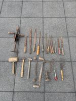 Lot d'outils anciens, perceuses, limes et marteaux