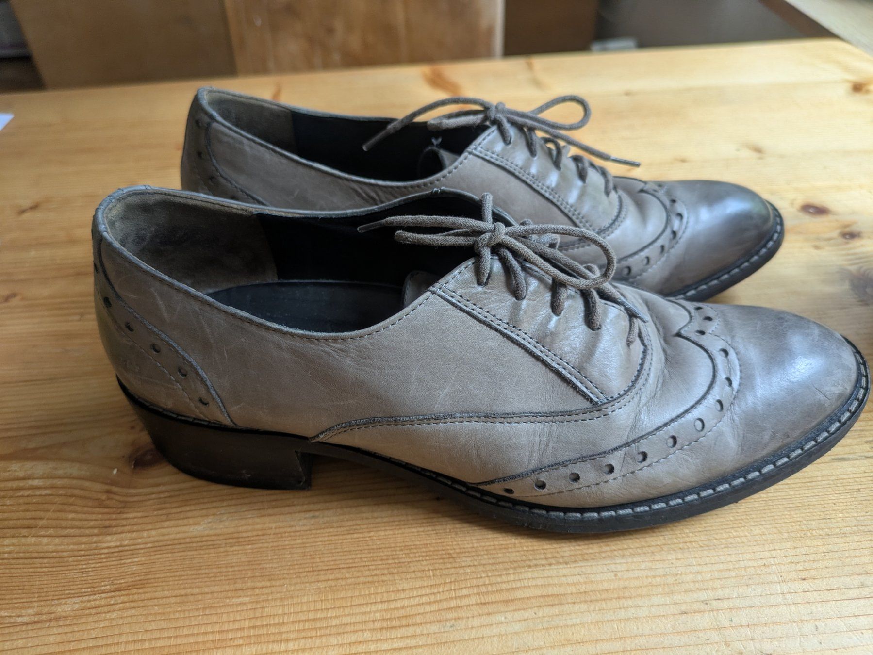 Scarpe da donna: Graue Halbschuhe aus Leder – Usato da Dornach venduto da mkh_8yst 1