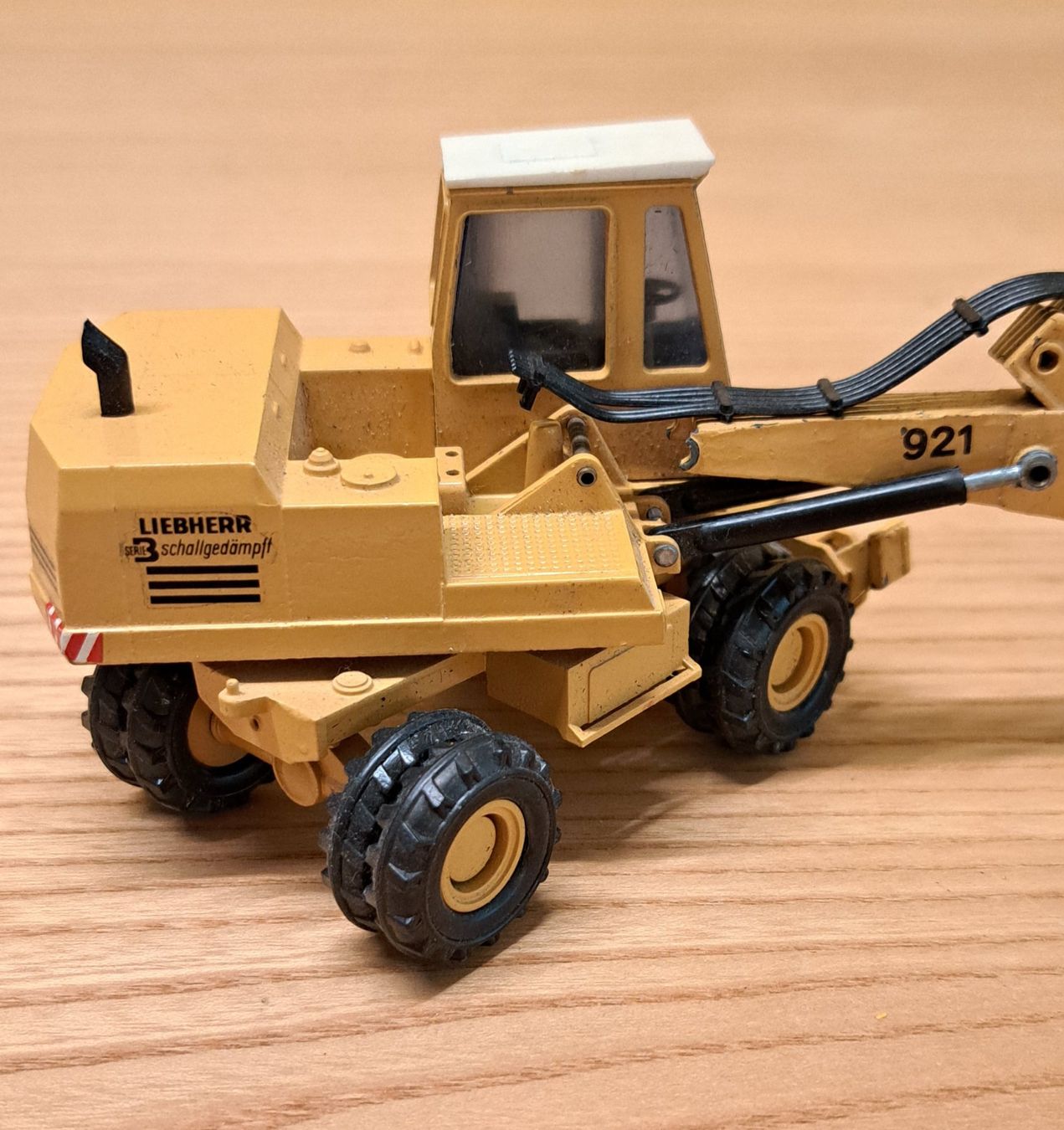 Liebherr Kit di modellismo & Modellini statici: Liebherr Bau Bagger  Modell 921 / Defekt – Difettoso da Dietlikon venduto da kosta.katoglou 4