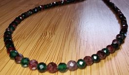 Halskette Granat & Jade facettiert 52cm. Ø 3mm.