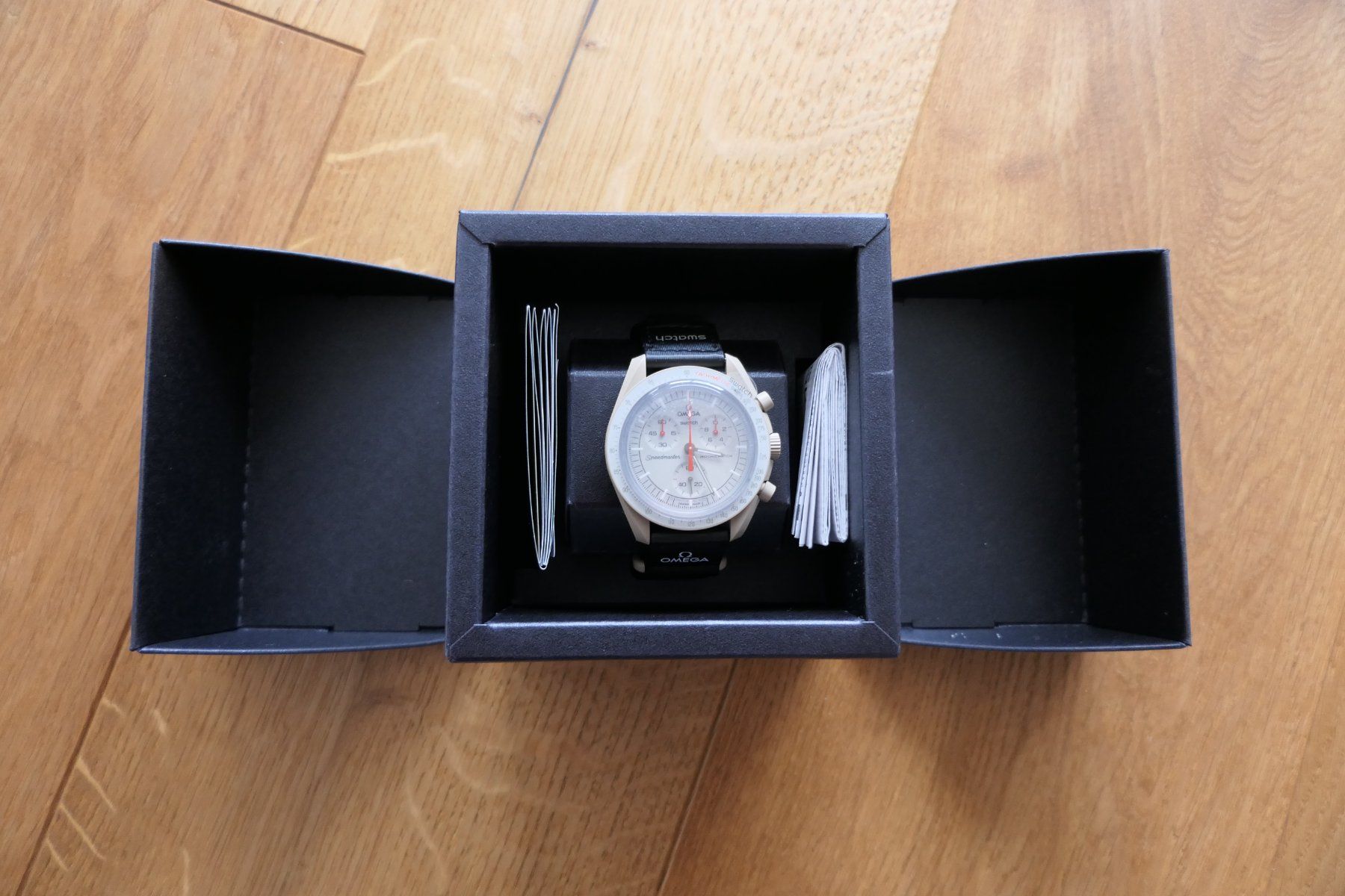 Swatch Orologi: Swatch Omega Moonswatch Mission to Jupiter – Nuovo e nell'imballaggio originale da ESCHENBACH SG venduto da MAKULU04 7
