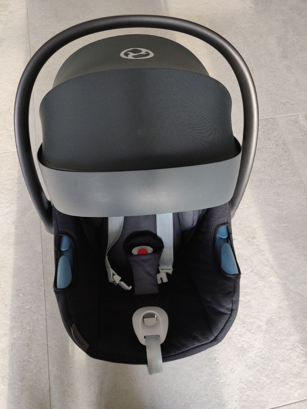Cybex Seggiolini per auto: Cybex newborn car seat – Usato da Lonay venduto da ari_2xzm 1