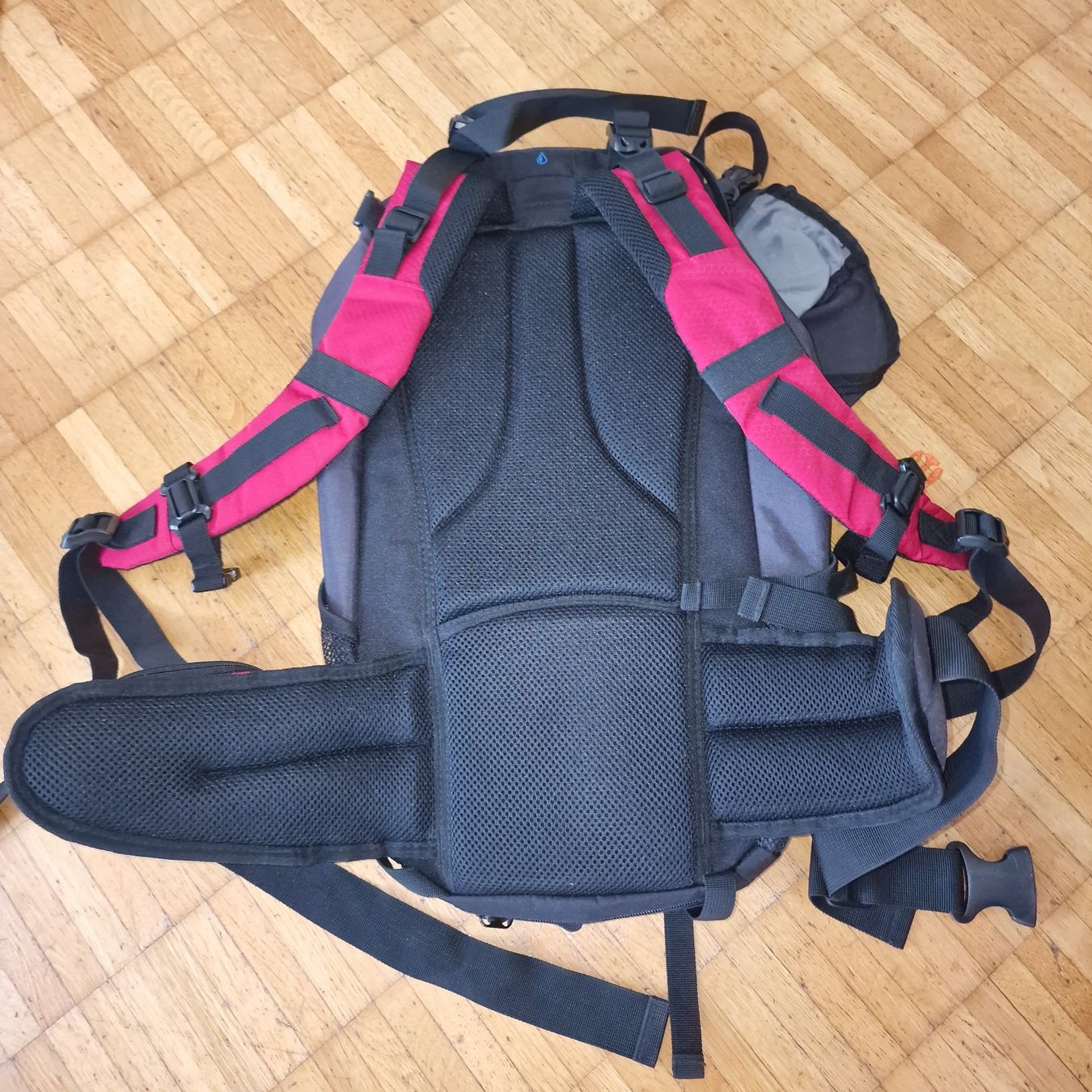 Hi-Tec Zaini: Set von 2 HI-TEC Rucksäcken – Nuovo (secondo la descrizione) da Zürich venduto da Pero6 4