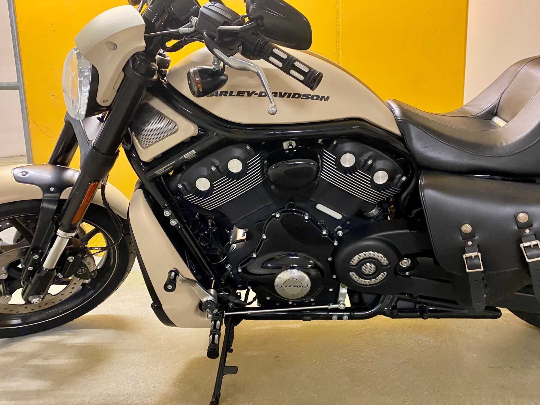 Harley-Davidson Chopper: HARLEY-DAVIDSON VRSCDX Night Rod Special ABS – Gebraucht aus Niederrohrdorf von Spiritsmore 6