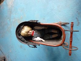 Puppenwagen mit Puppe alt Holz Metall Stoff