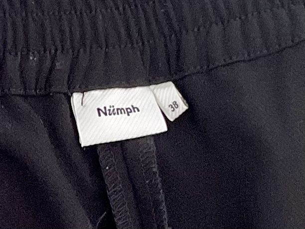 Pantalons: NÜMPH Hose schwarz Grösse 38 – D'occasion à Wenslingen par dusty77 1