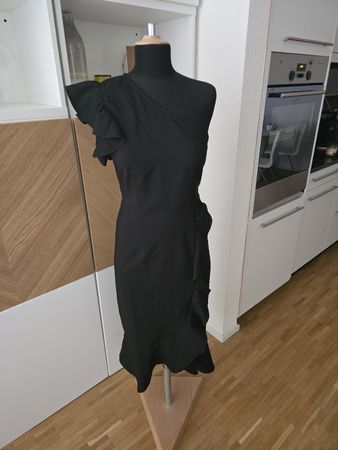 Schwarzes One-Shoulder Kleid
