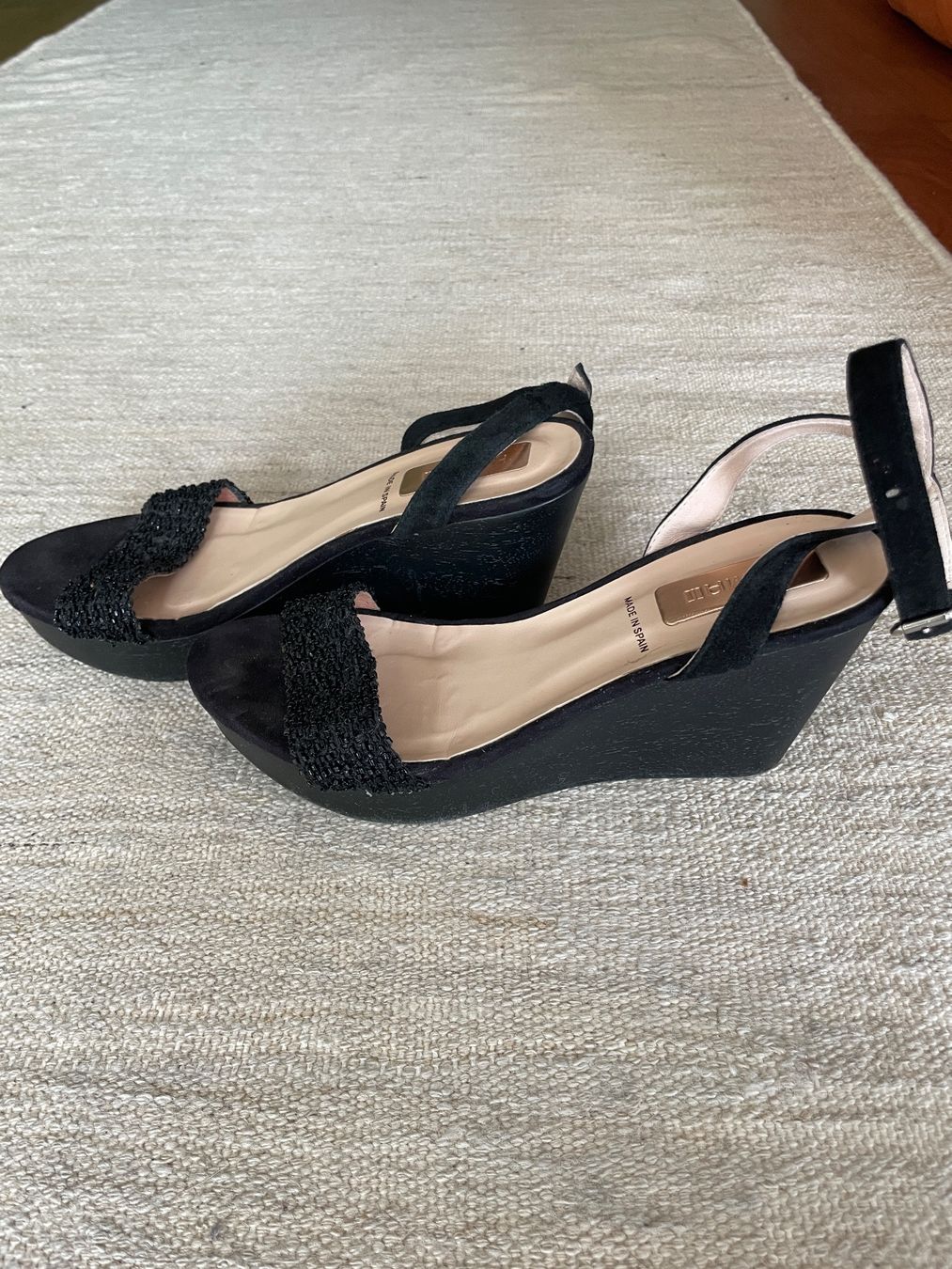 Scarpe da donna: schwarze Plateausandalen – Nuovo (secondo la descrizione) da Rüschlikon venduto da Brixen07 2