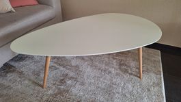 Couchtisch in matt-weiss