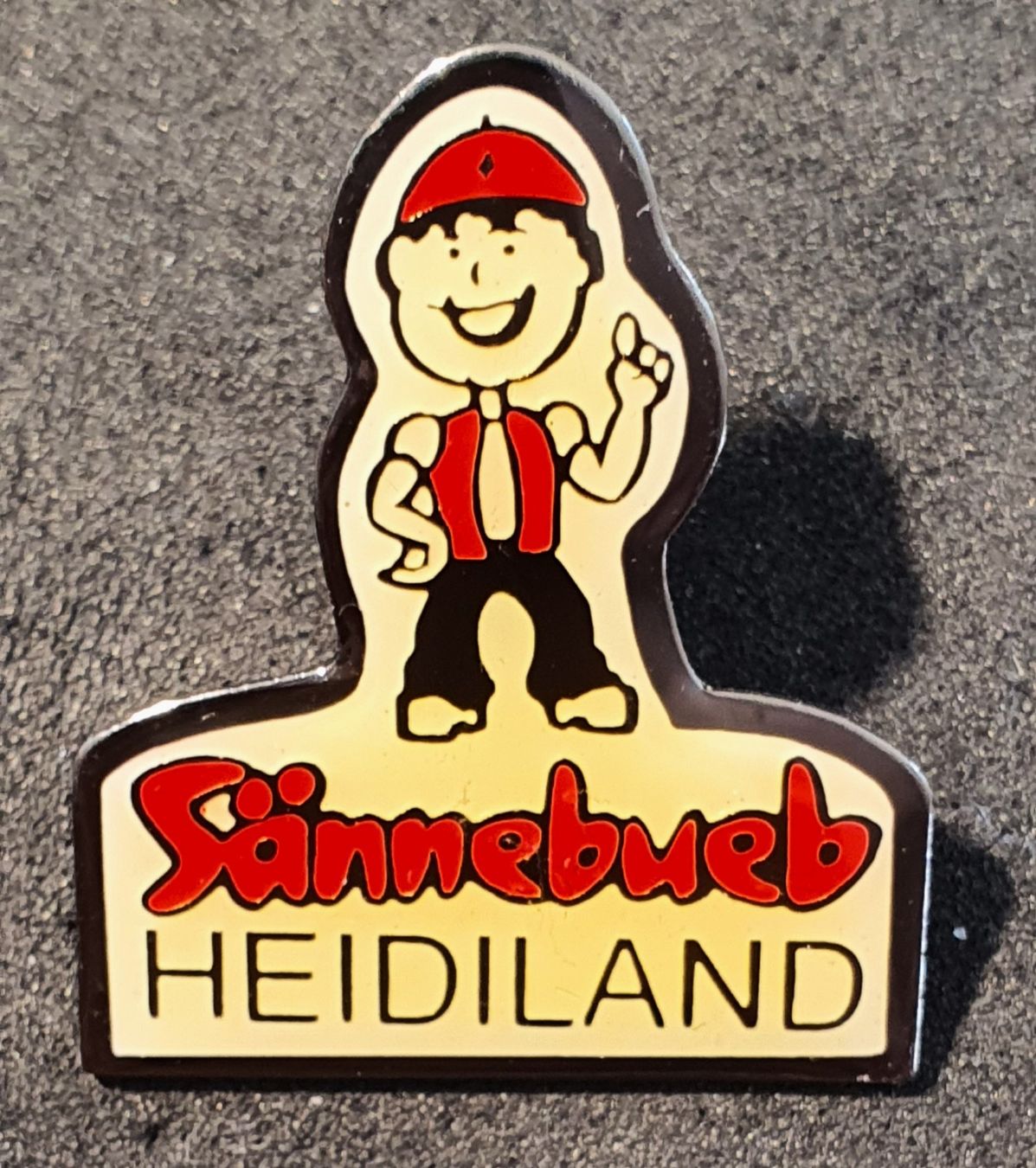 Plaketten & Abzeichen: T894 - Pin Sännebueb Heidiland Peter – Gebraucht aus Reinach BL von Boston-Verkauf