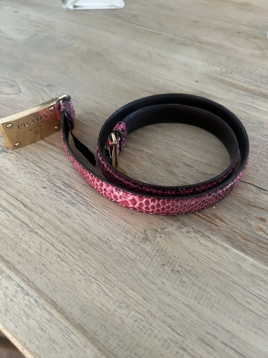 Prada Cinture: PRADA Guertel Pink Schlangenlederoptik Damen Grösse 80 – Usato da Konolfingen venduto da ele_5vww 1