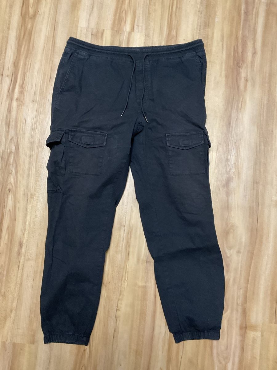 Pull&Bear Pantaloni: Herren 3x Cargohose Pull&Bear Grösse L guter Zustand – Usato da Rorschach venduto da daj_9gxt