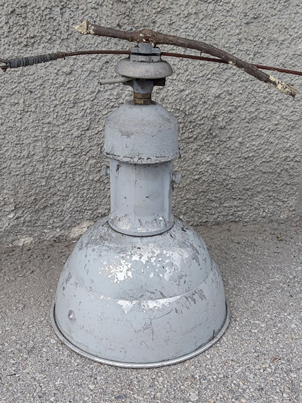 Kronleuchter & Deckenlampen: Lampe industrielle vintage Infranor Genève – Defekt aus Ollon VS von Astiegan 1