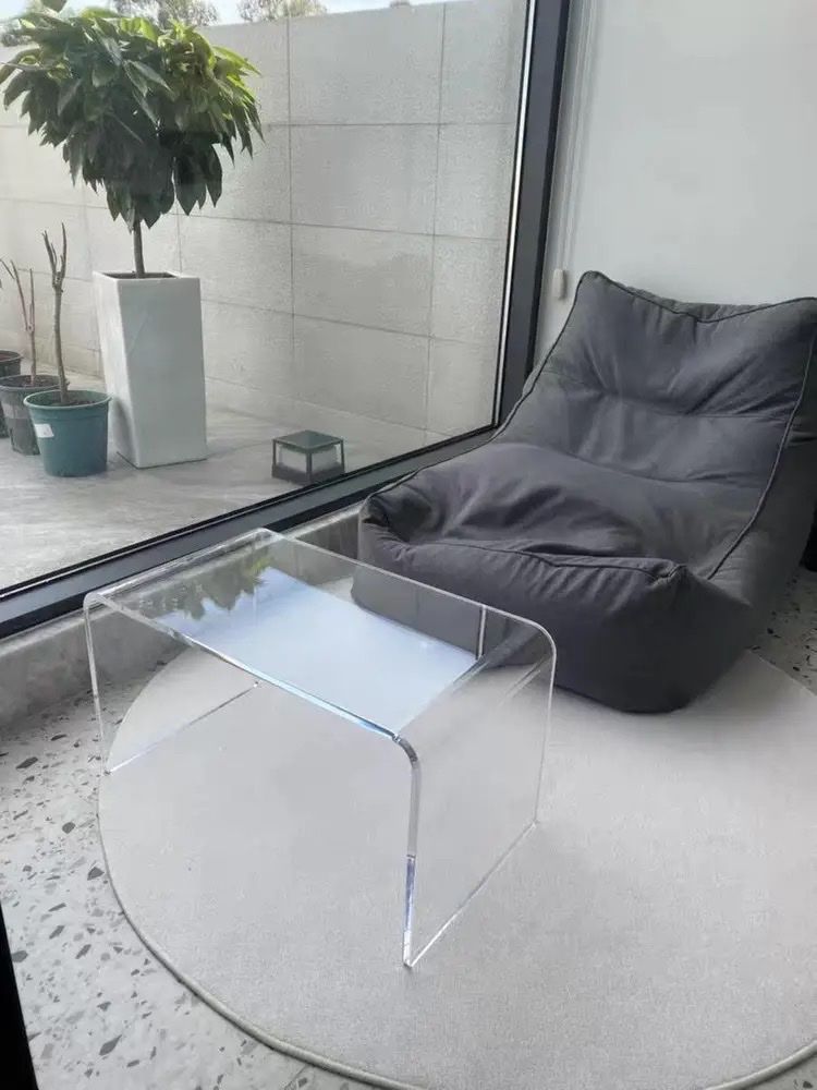 Tavoli: Table d'appoint design en acrylique transparent - Neuf! – Nuovo e nell'imballaggio originale da Morges venduto da M-Store
