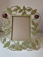 Cornice con foglioline e rose