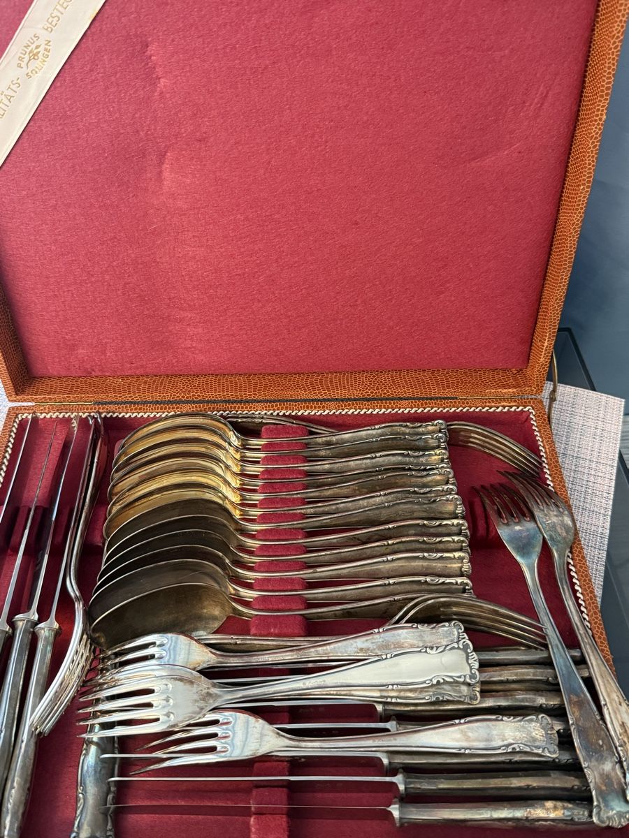 Set di posate: Moellers 90 versilbertes Besteck 40-teilig mit Etui – Usato da Grenchen venduto da swiss.antiques 1