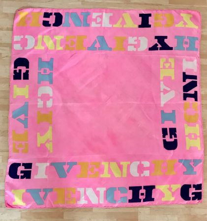 GIVENCHY Seidentuch / foulard en soie / silk scarf, pink