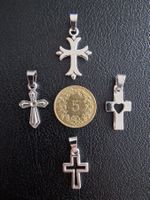 4 croix argentées, + trèfle à 4 feuilles