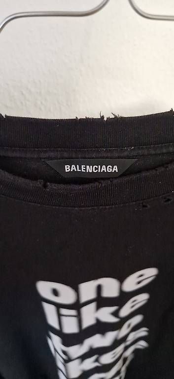 Balenciaga T-shirt: Balenciaga "One Like" Distressed Longsleeve – Usato da  venduto da  2