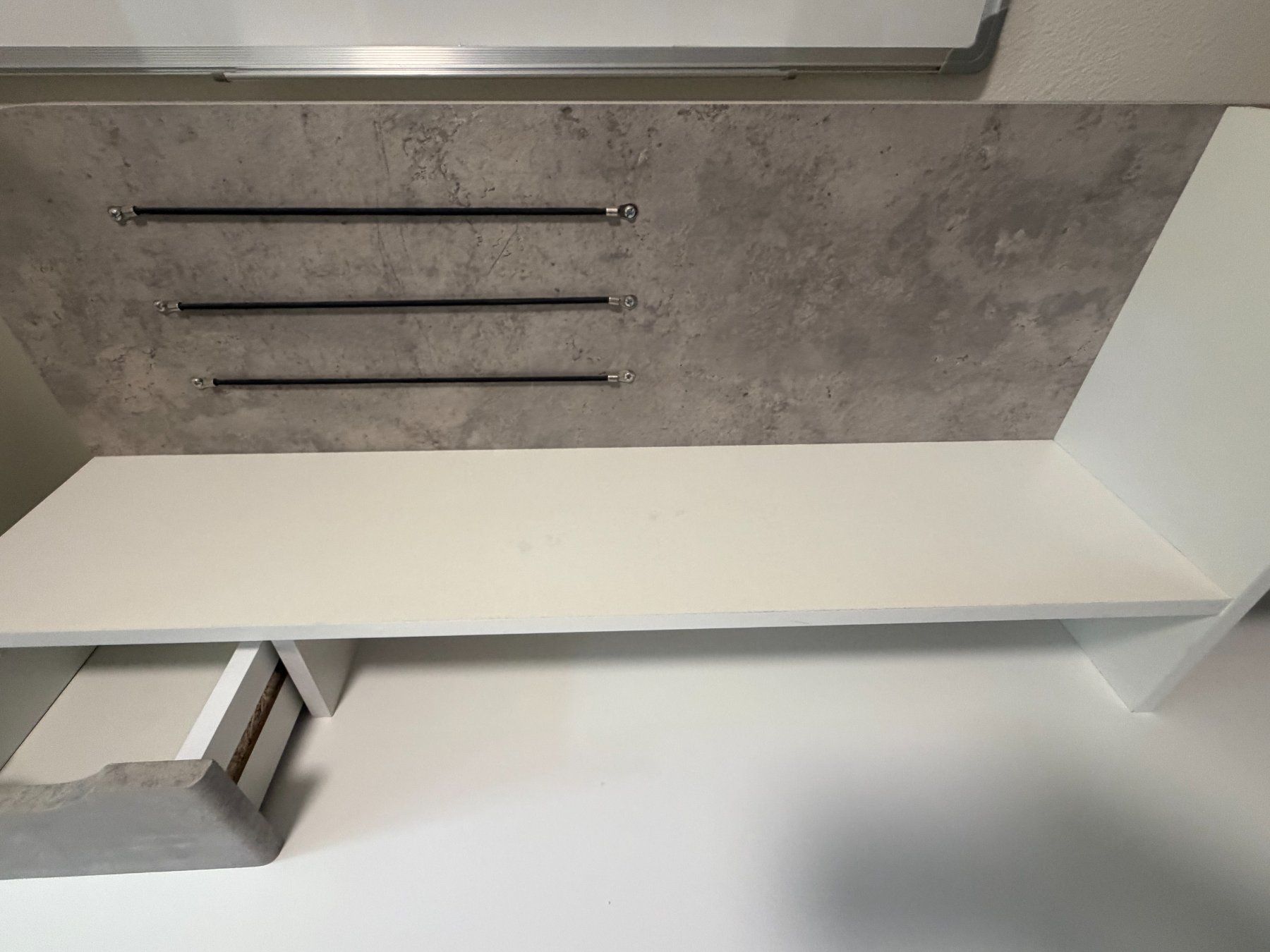 Conforama Schreibtische: Schreibtisch weiss/grau mit Stauraum – Gebraucht aus Ennetmoos von berg2011 4