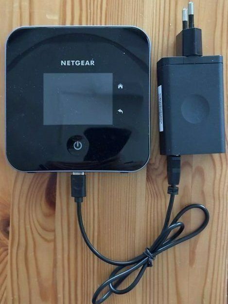 Netgear Modem & Router: NETGEAR Nighthawk MR 2100+Accu Gratis 2 mini Antenne – Usato da Zuchwil venduto da Beppe_25.3 1