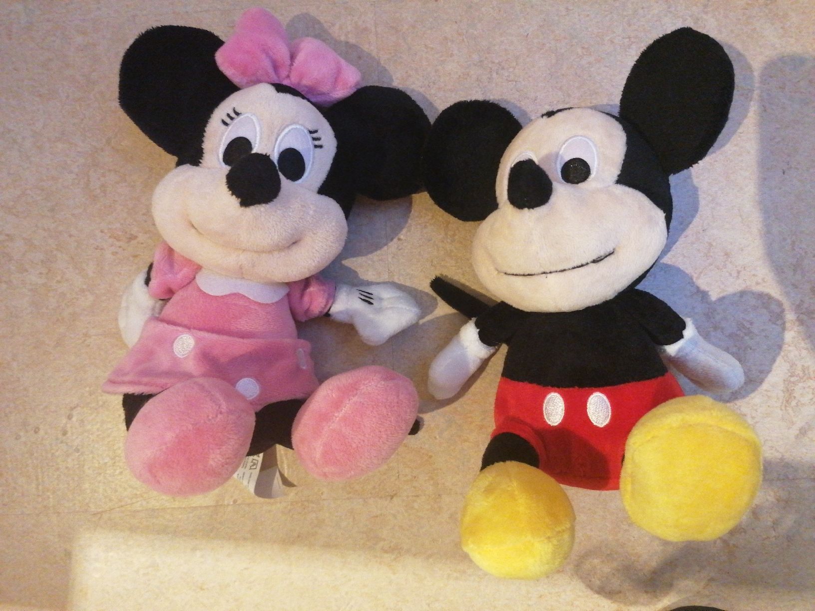 Disney Spielzeuge: Süsse Mickey & Minnie Mouse Plüschtiere – Gebraucht aus Klingnau von vollmond36 1